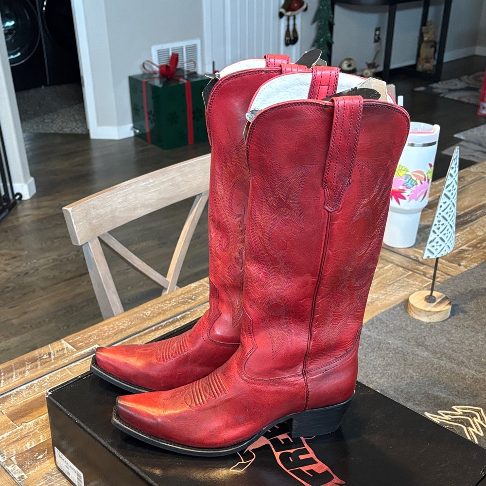 Freebird Vibrant Red Western Woodland Boots. NIB. Size 10